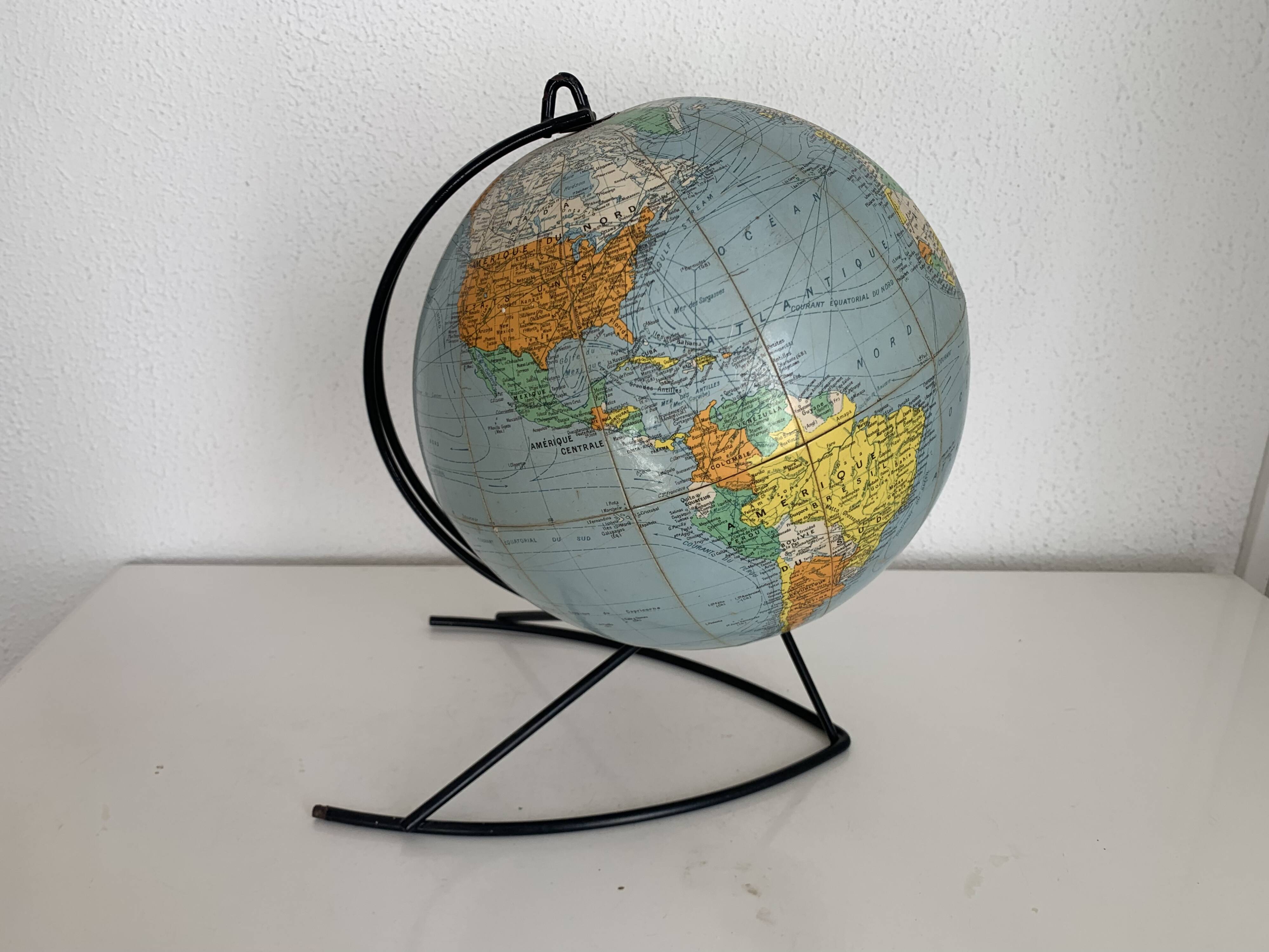 Vintage 1960 terrestrial globe by Girard Barrère - 33 cm