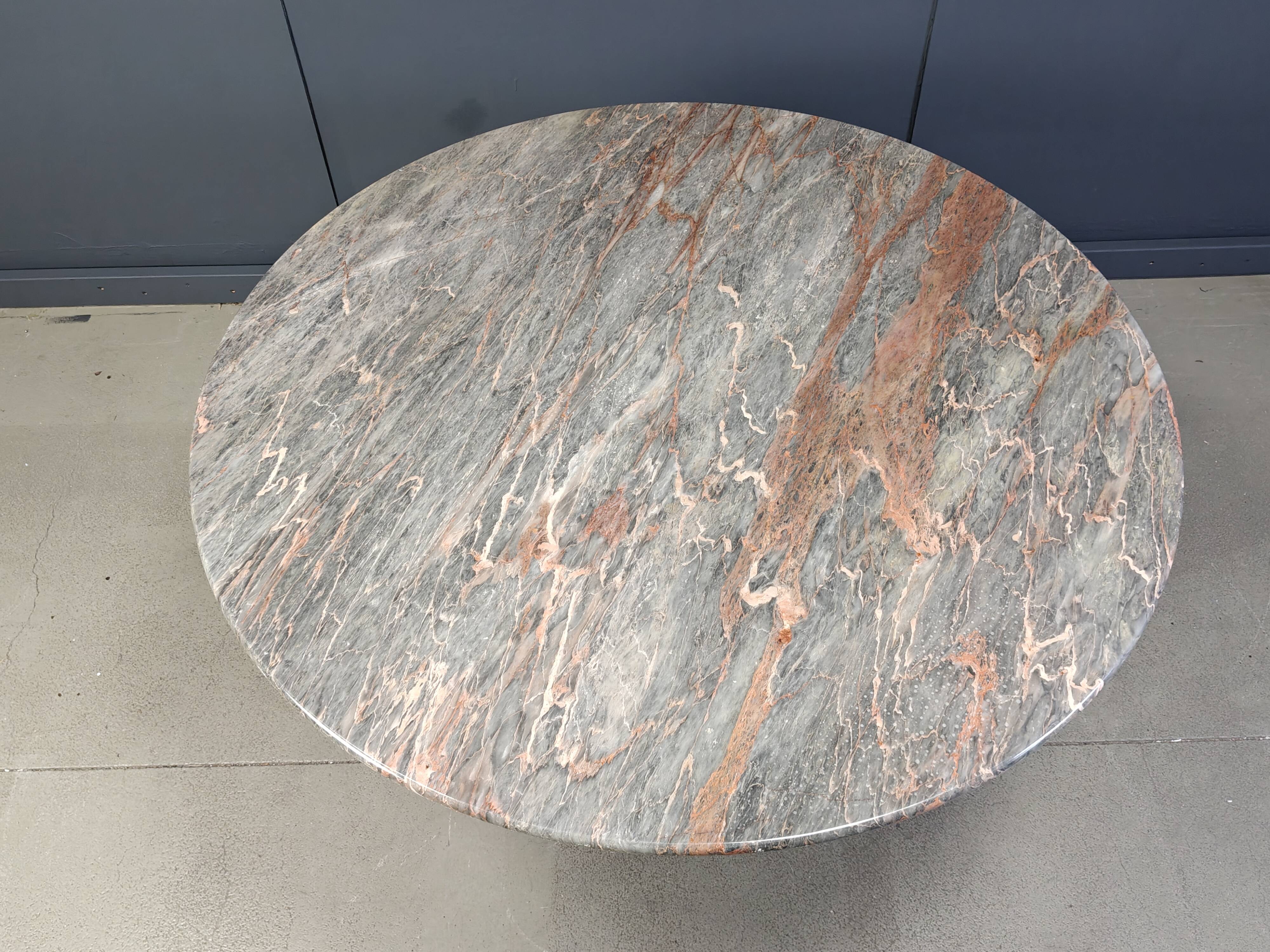 Table à manger ronde en marbre italien des années 1970