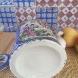 Japanese teapot "Geishas"