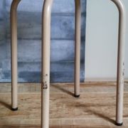 Workshop stool feet in metal tubes