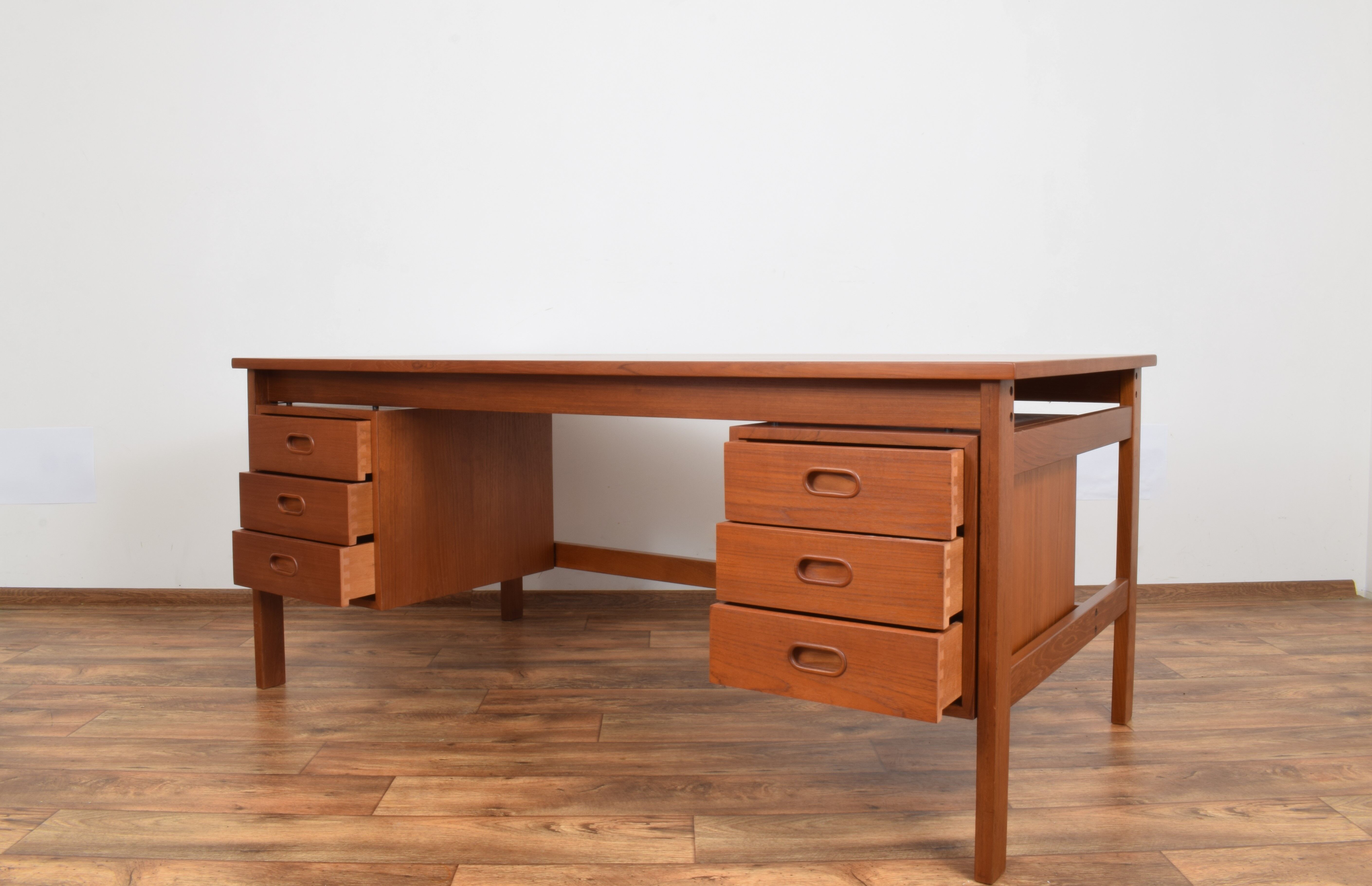 Mid-century danish teak desk, 1970