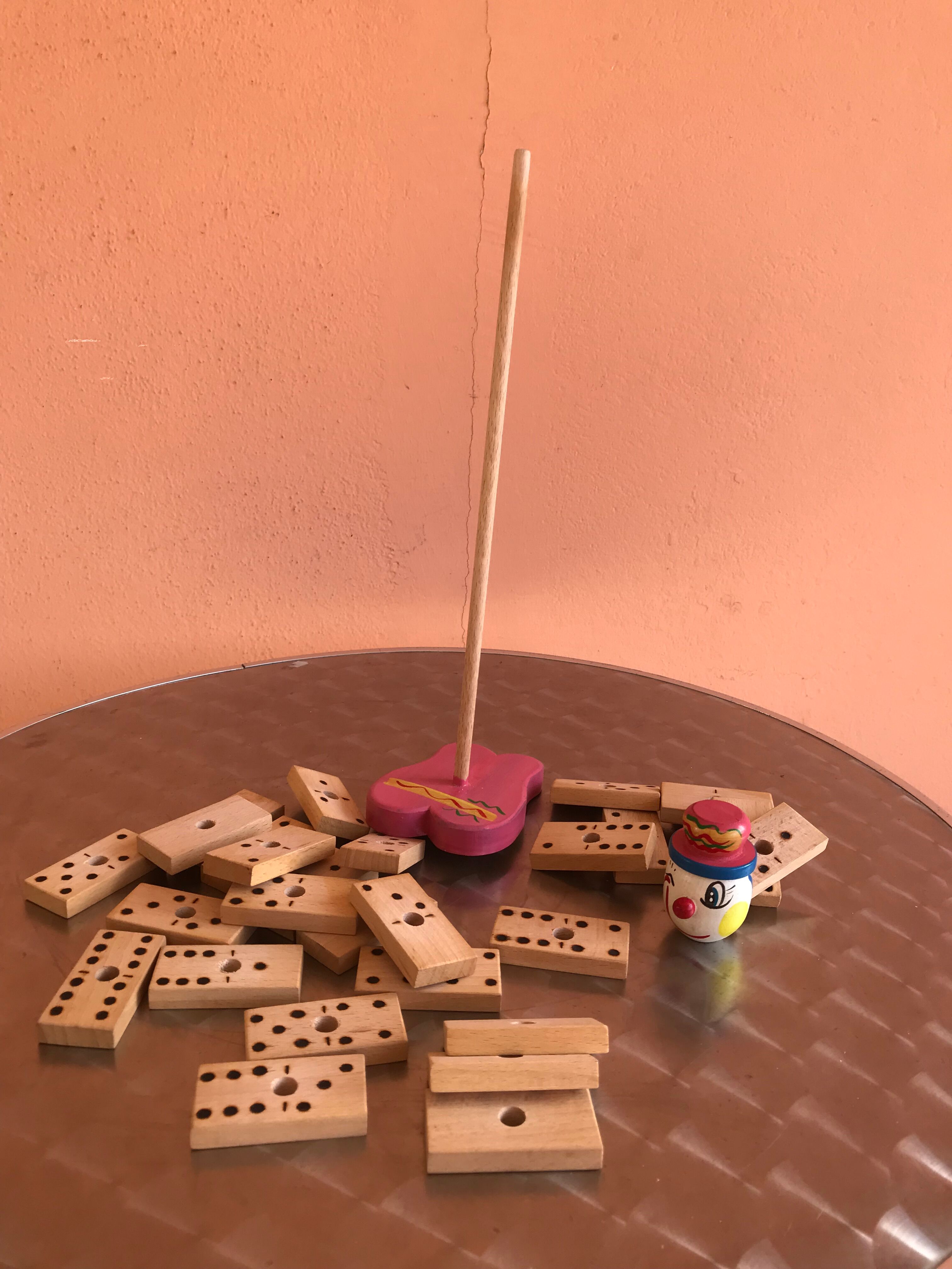 Jouet ancien jeu de dominos en bois avec personnage de clown