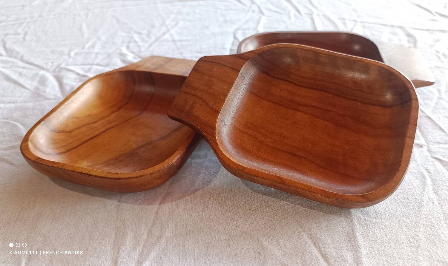 3 ramekins, appetizer/snack ramekins, made of olive wood.
