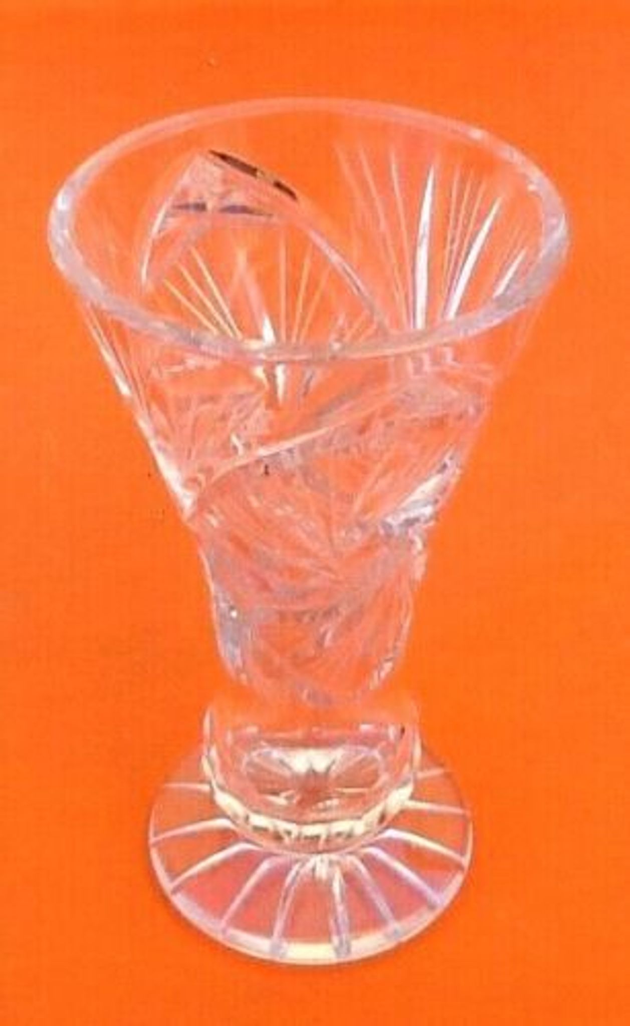 1970s vase cornet on pedestal crystal cut and chiseled