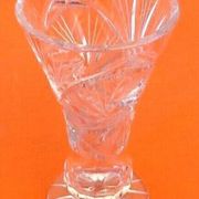 1970s vase cornet on pedestal crystal cut and chiseled
