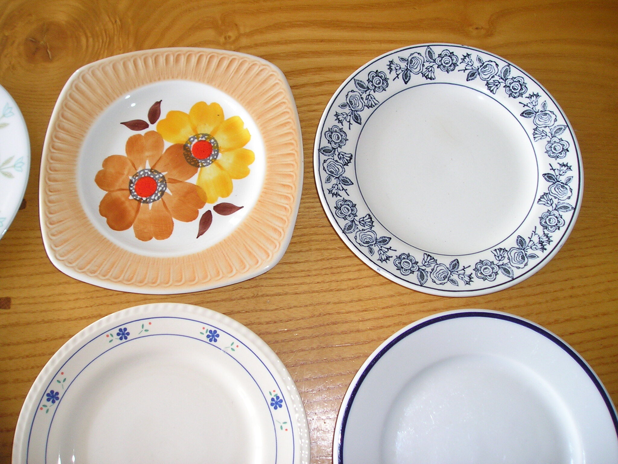 Set of 12 different dessert plates