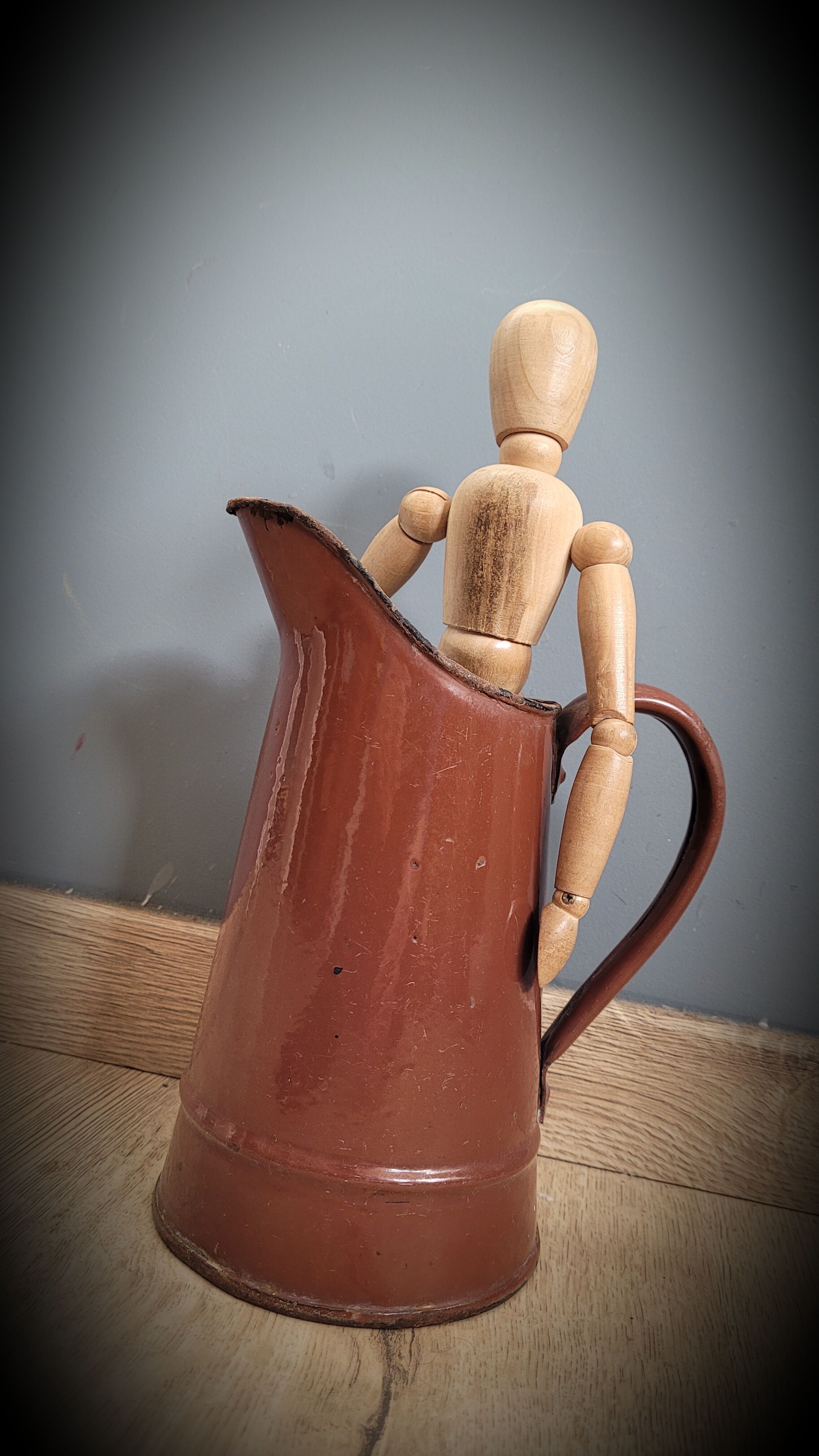 Broc pitcher enamelled brown