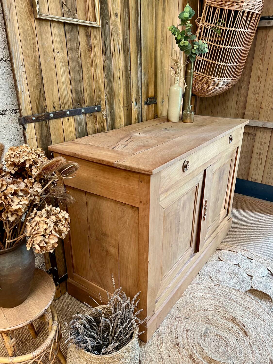 Solid wood sideboard
