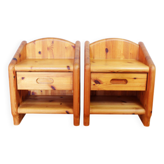 Paire de tables de chevets en pin massif 1970