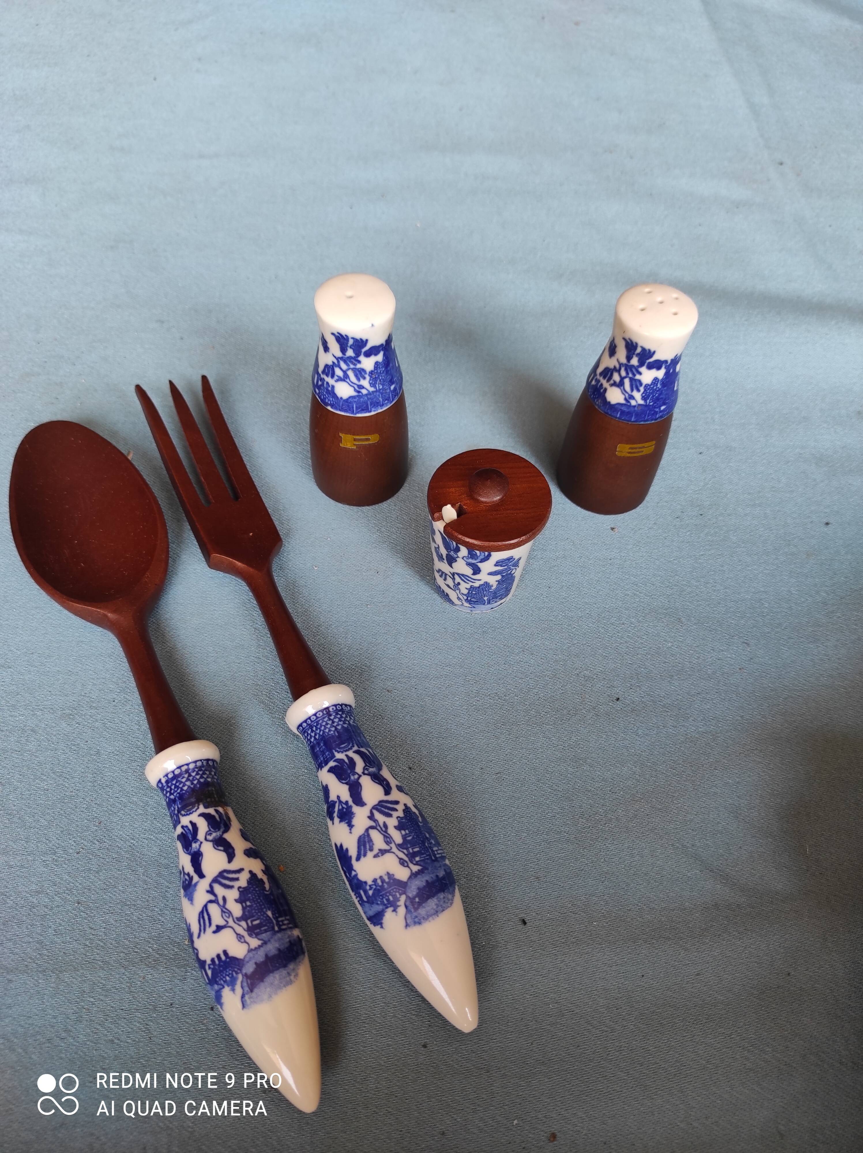 Porcelain salad cutlery