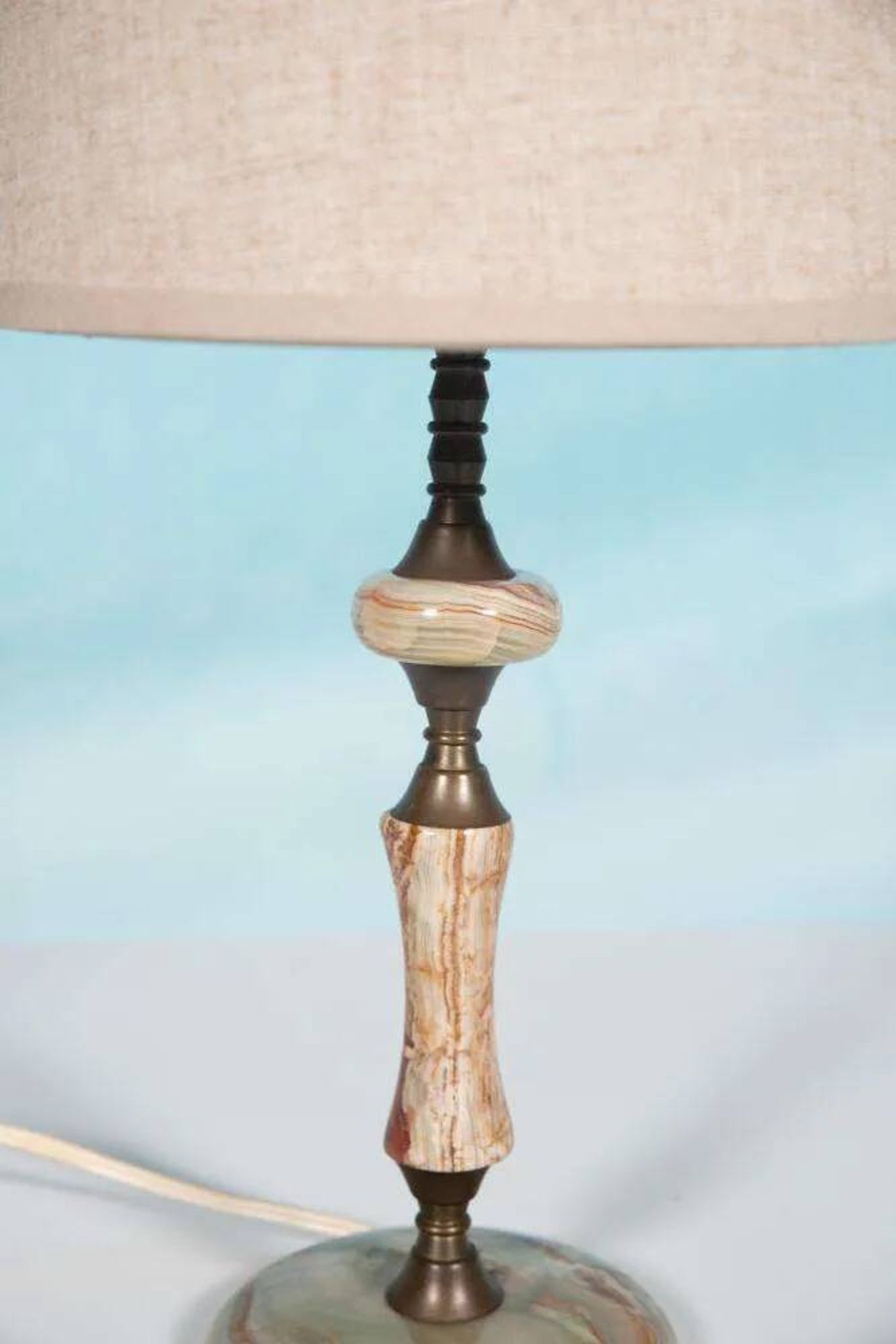 Chic hotel table lamp in onyx and brass, mid-century modern table lamp from the 70s.