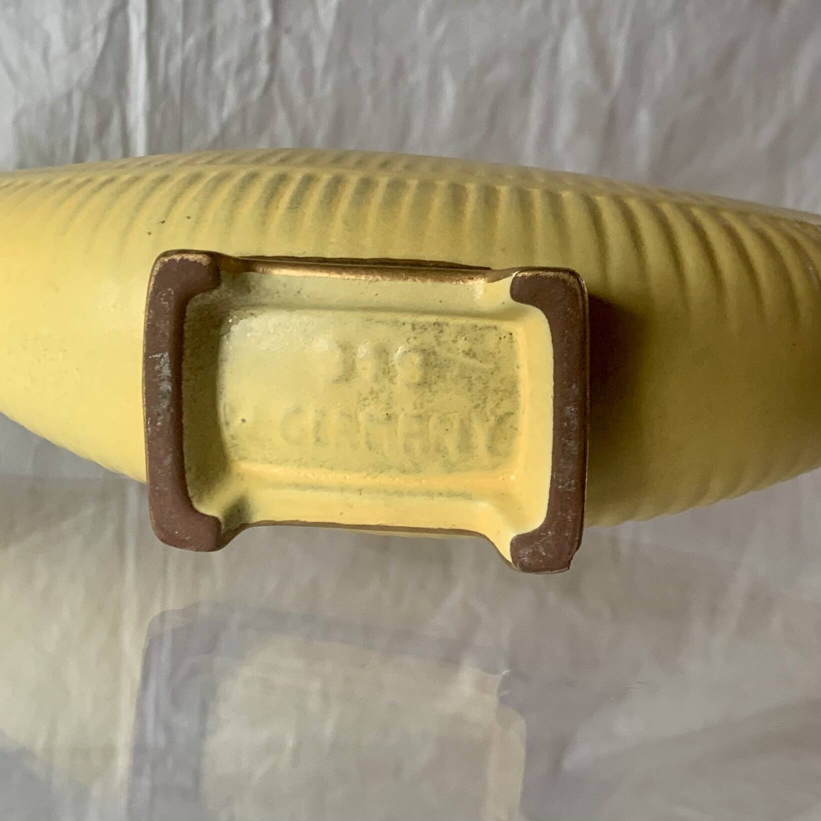 Vide-poche vintage en céramique jaune West Germany 919