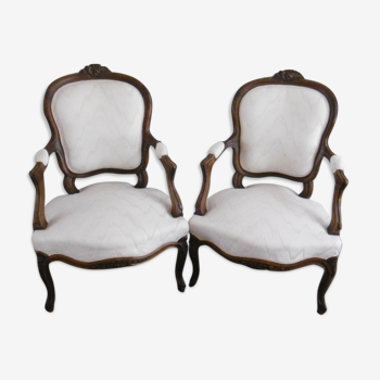 Paire de fauteuils bergères style Louis XV refaits tissu ecru