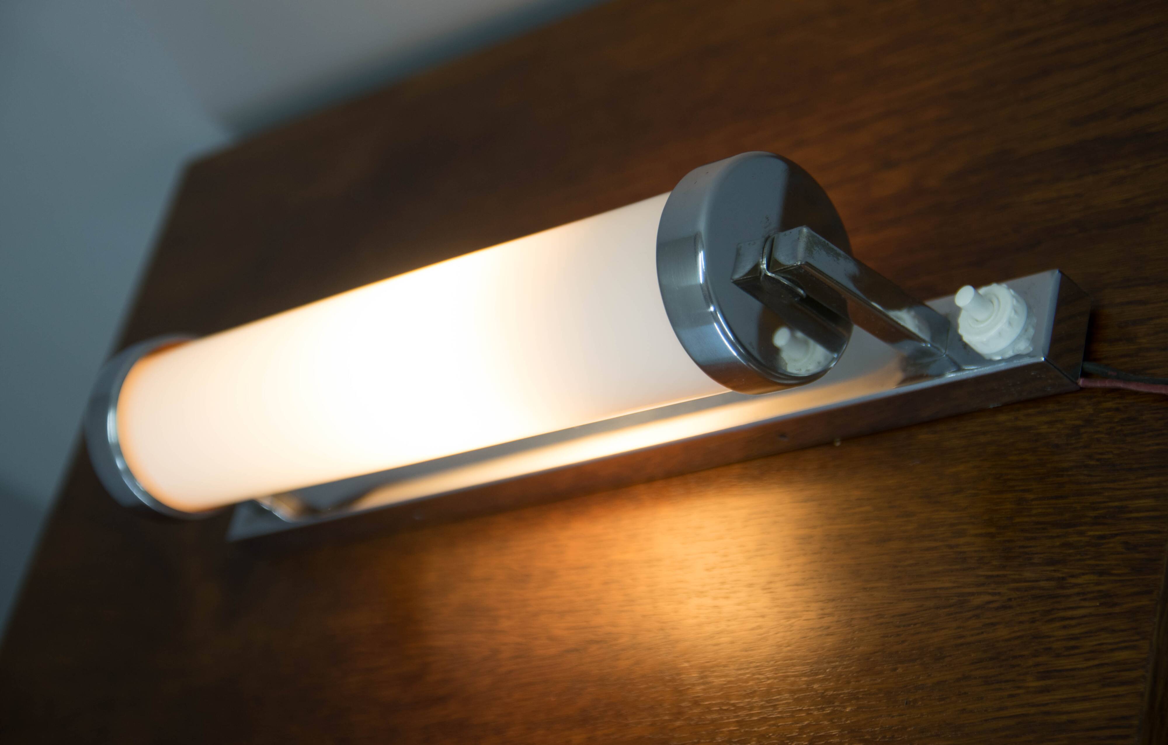 Bauhaus or functionalist chrome wall lamp, 1930