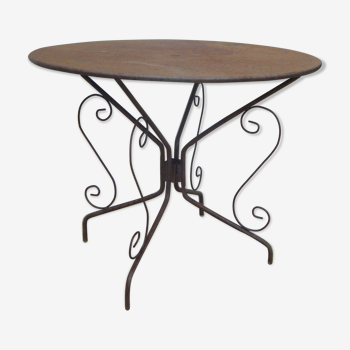 Round metal garden table