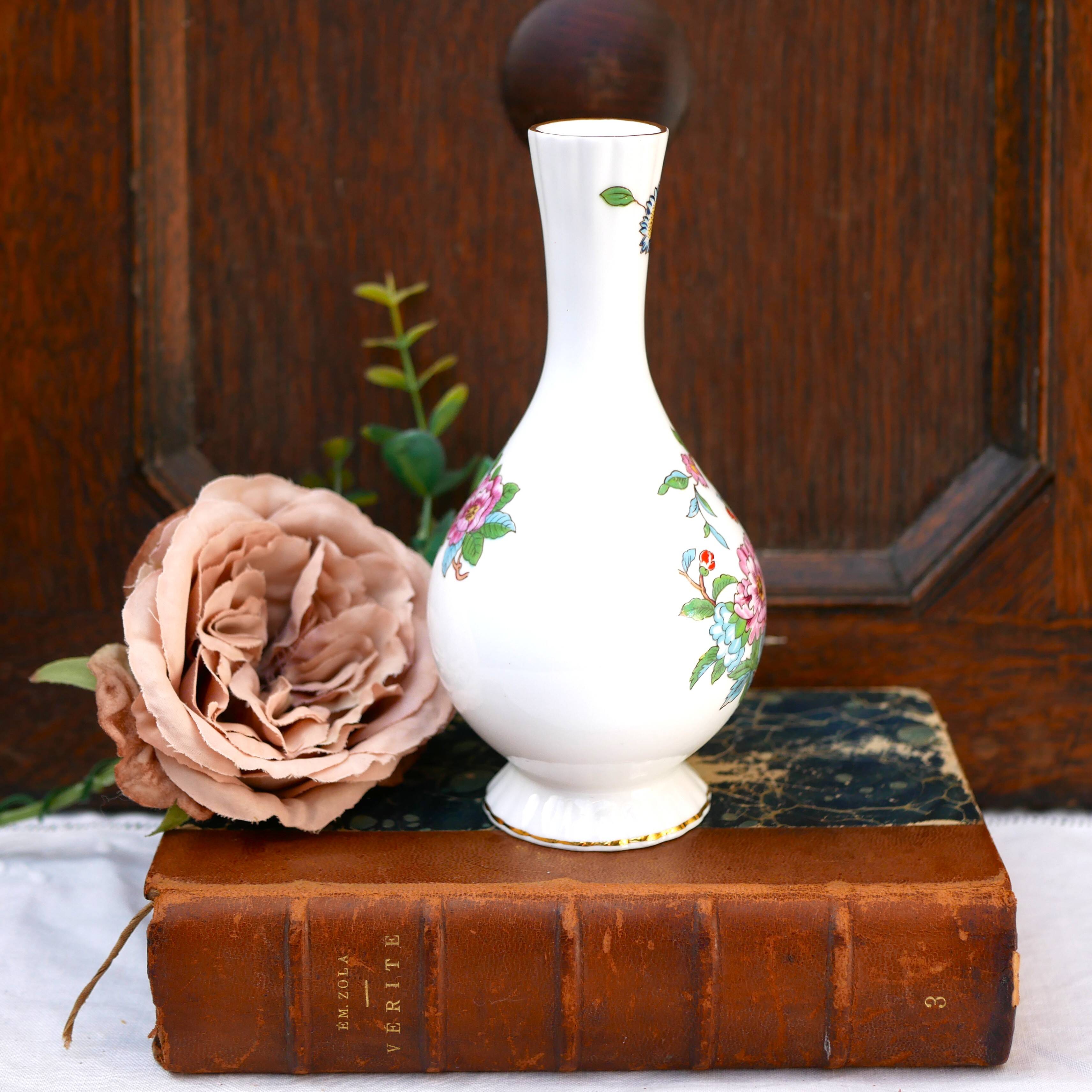 Single flower vase in the Pembroke design by Aynsley