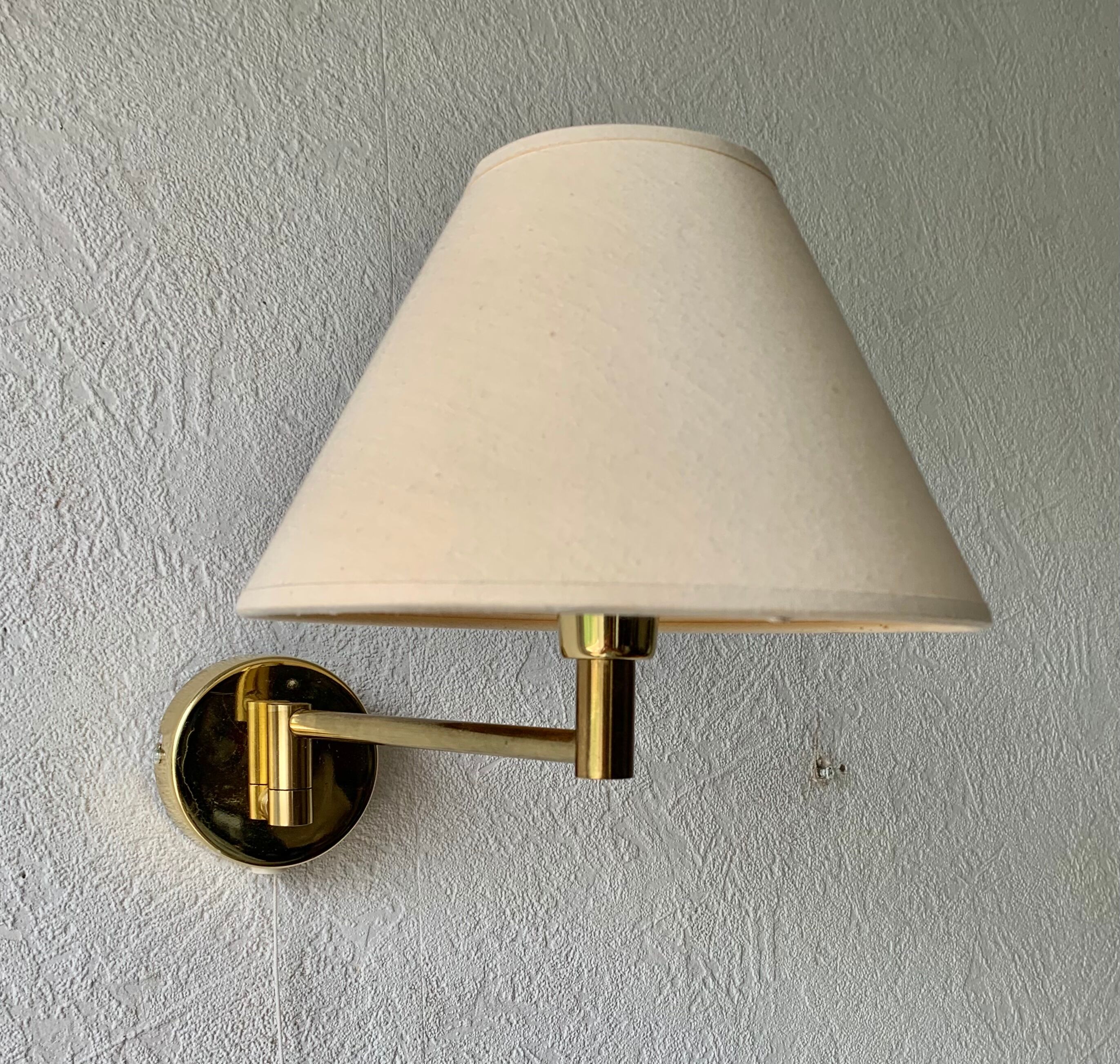 Golden wall lamp