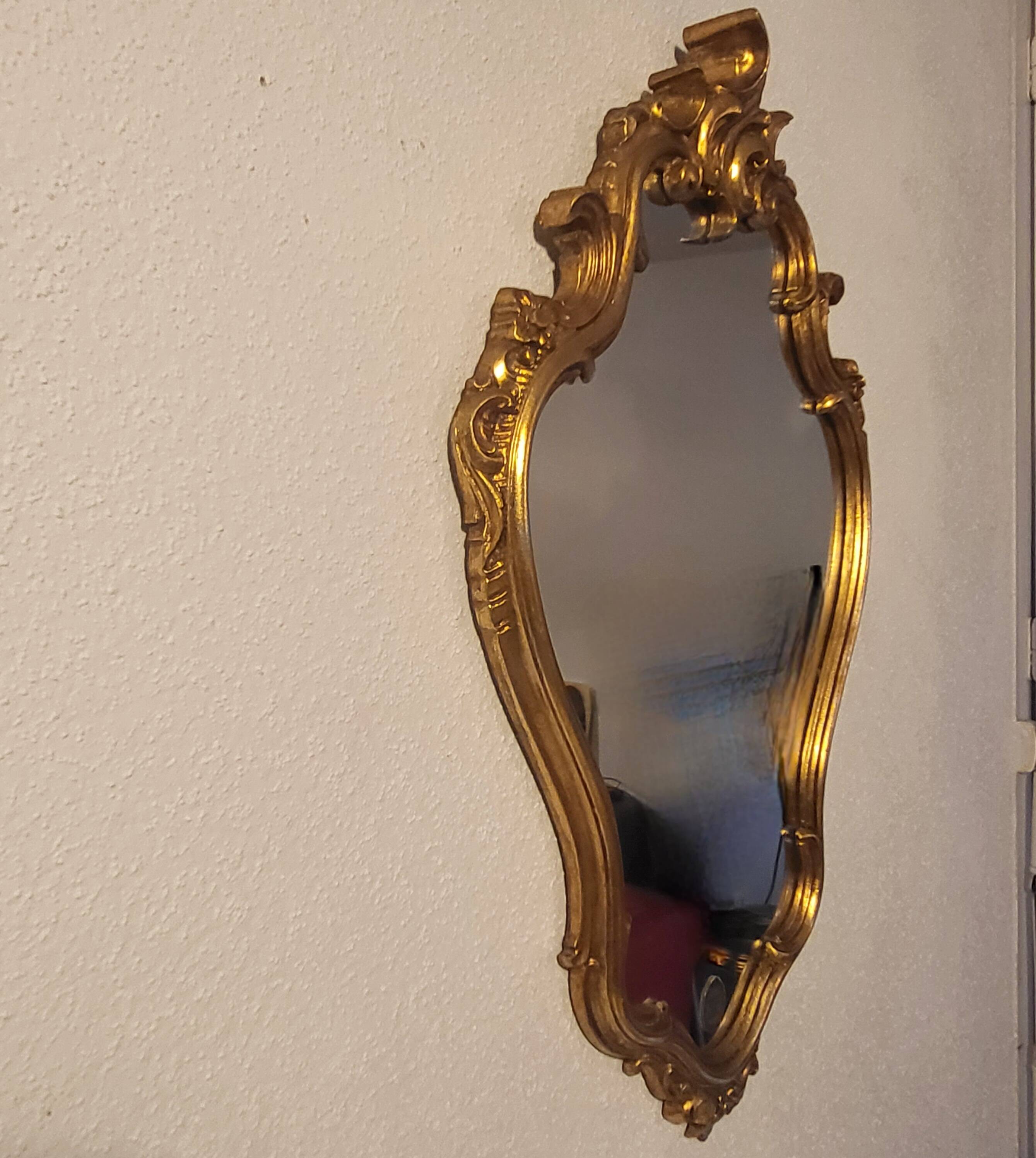 Miroir en bois d'or à  l or,style Louis 15