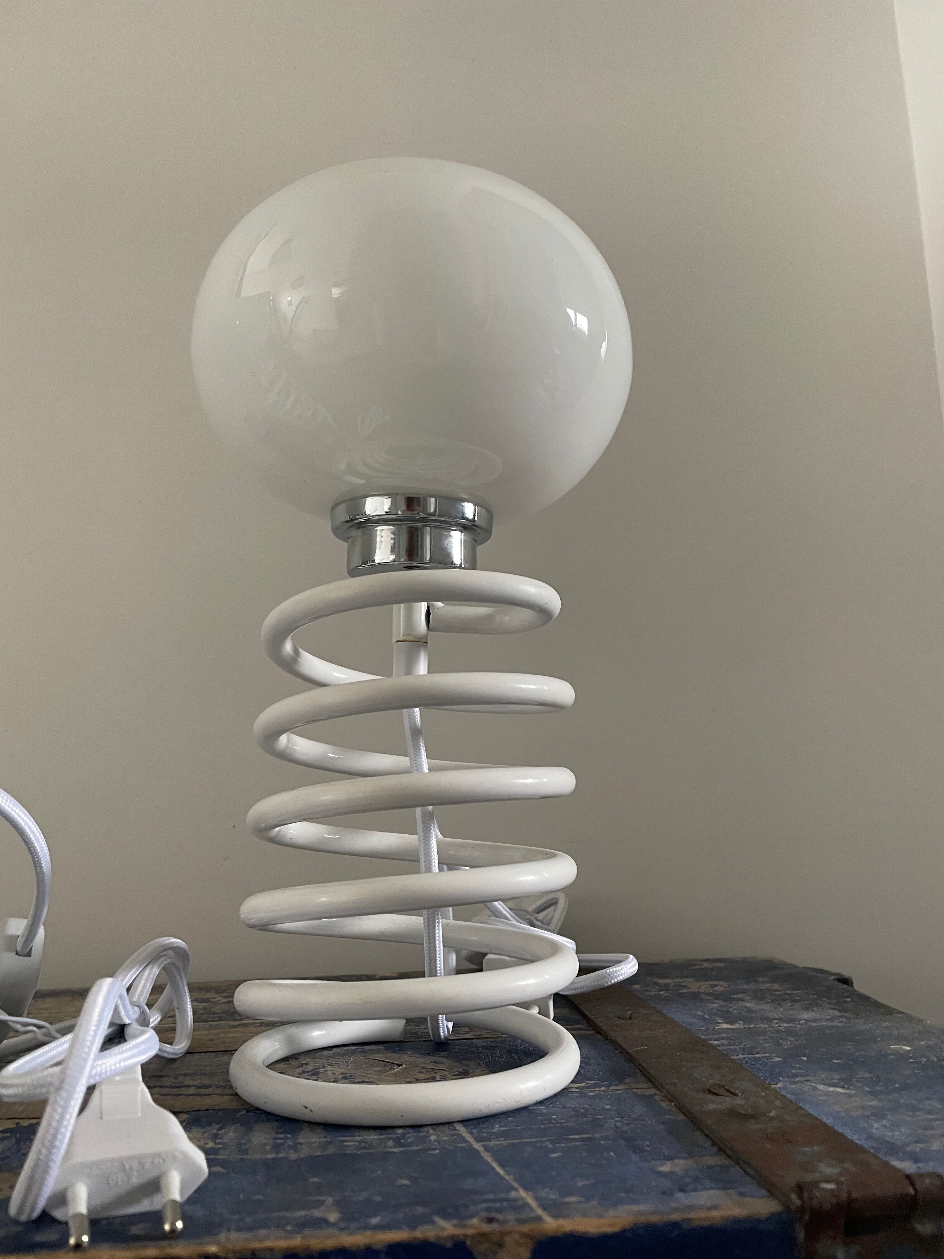 Set of two lamps spring vintage oval globes