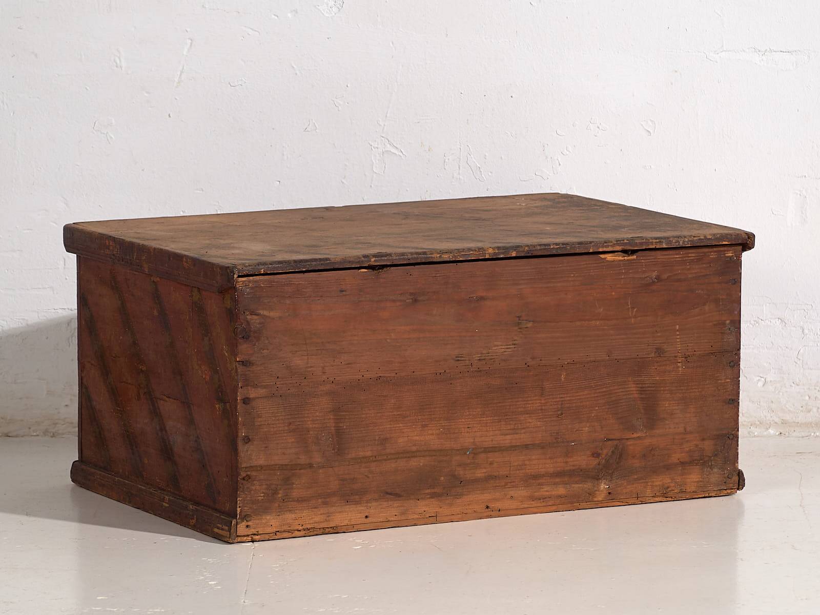 Small antique chest with floral motifs (c.1920)