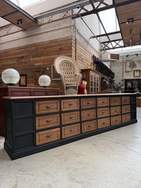 Immense workshop furniture from the early 20th century.