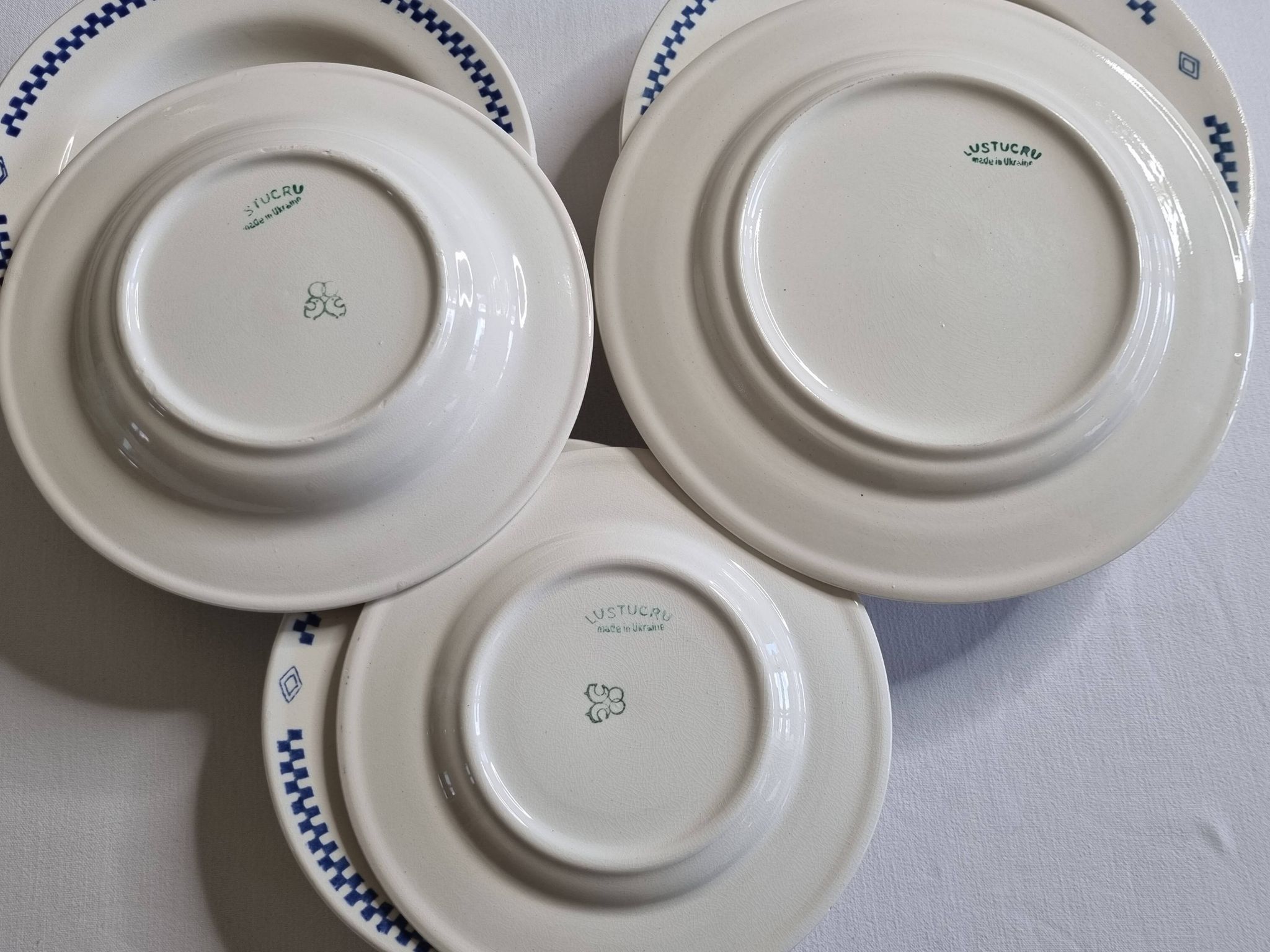 Service of 18 vintage dessert, hollow and flat plates with checkerboard pattern, 1950s