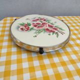 Turntable with earthenware pastry and bakelite floral decoration