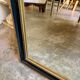 Miroir rectangulaire en bois noir et doré 45 x 35 cm