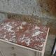 Commode vintage rénovée avec marbre rouge et blanc – 4 tiroirs