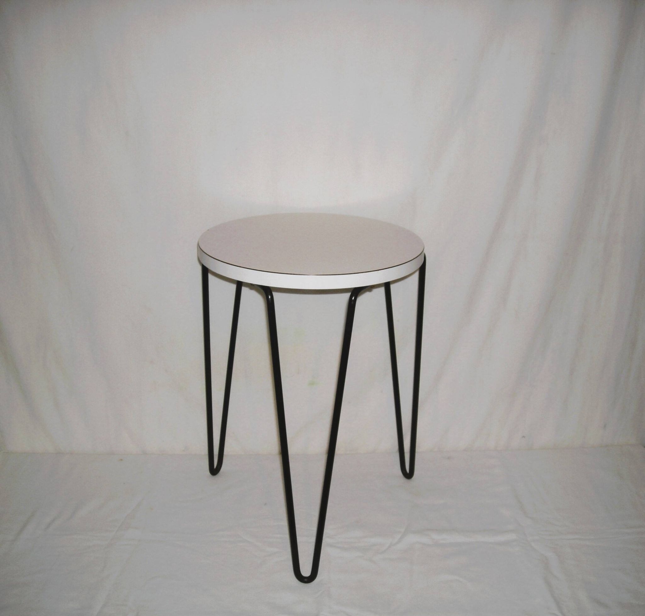 Tabouret tripode - Florence Knoll - Hairpin modèle 75 des années 50