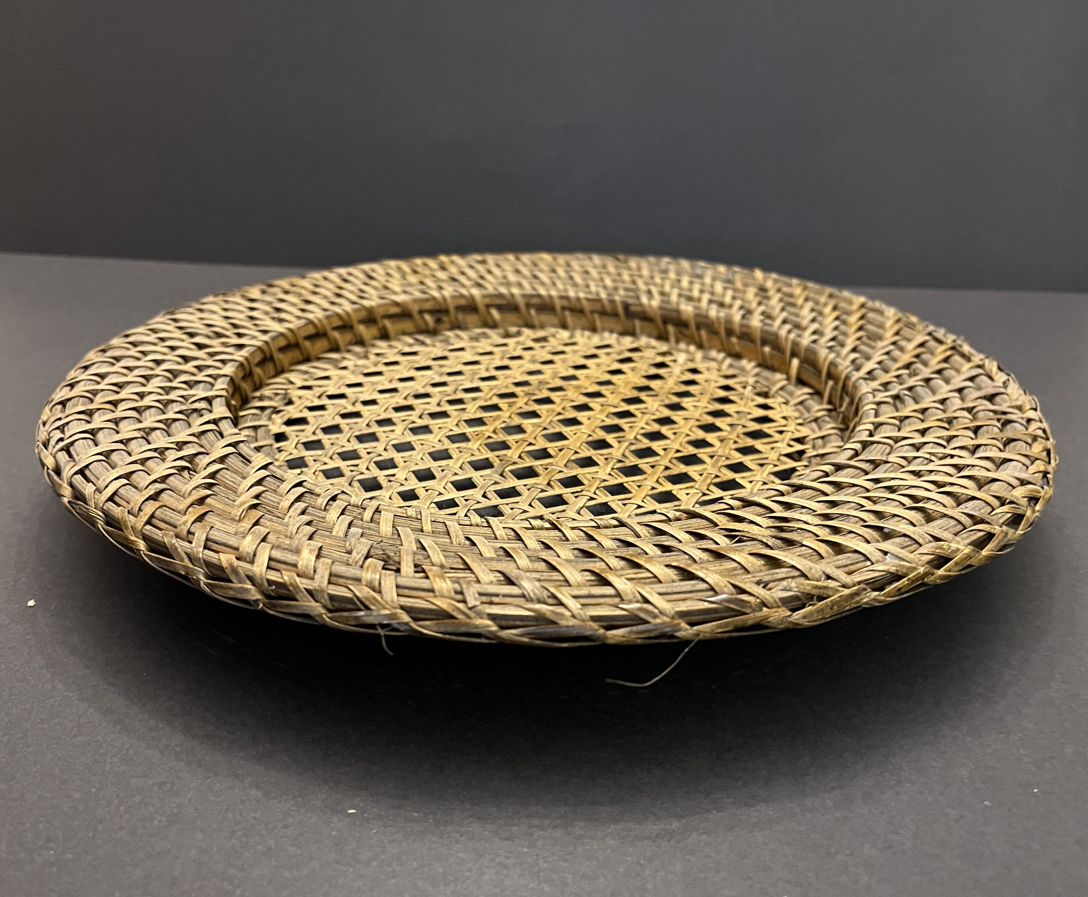 Circular tray canné