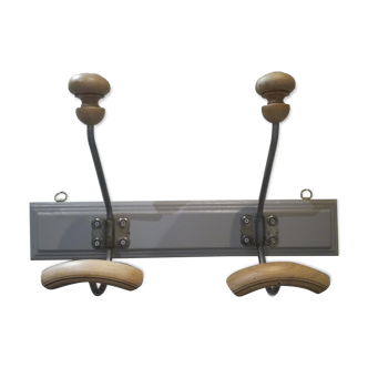 Wall coatrack