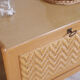 Meuble en bois et rotin pieds compas sur roulettes