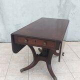 English drop-leaf table in mahogany from the 19th century.