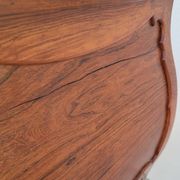Commode galbée de style Louis xv en acajou