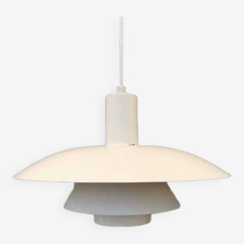 Lampes PH 4 1/2-4 (conçues par Poul Henningsen) produites par Louis Pousen Danemark.