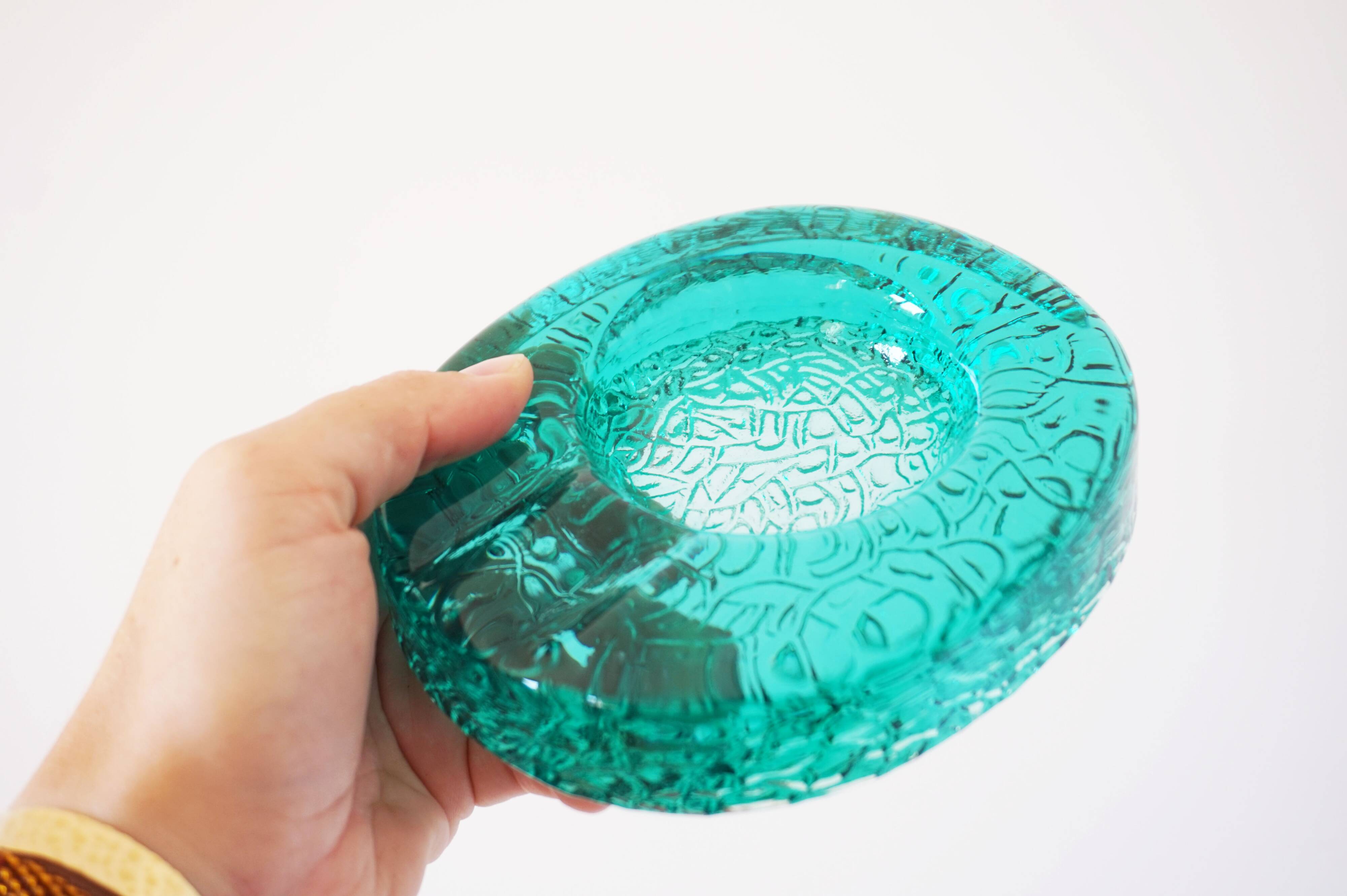 Turquoise annealed glass pocket empty