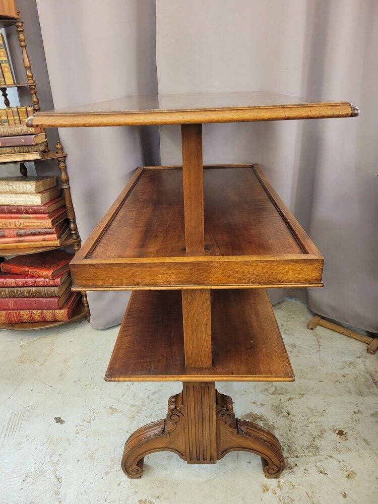Serving table with mechanism