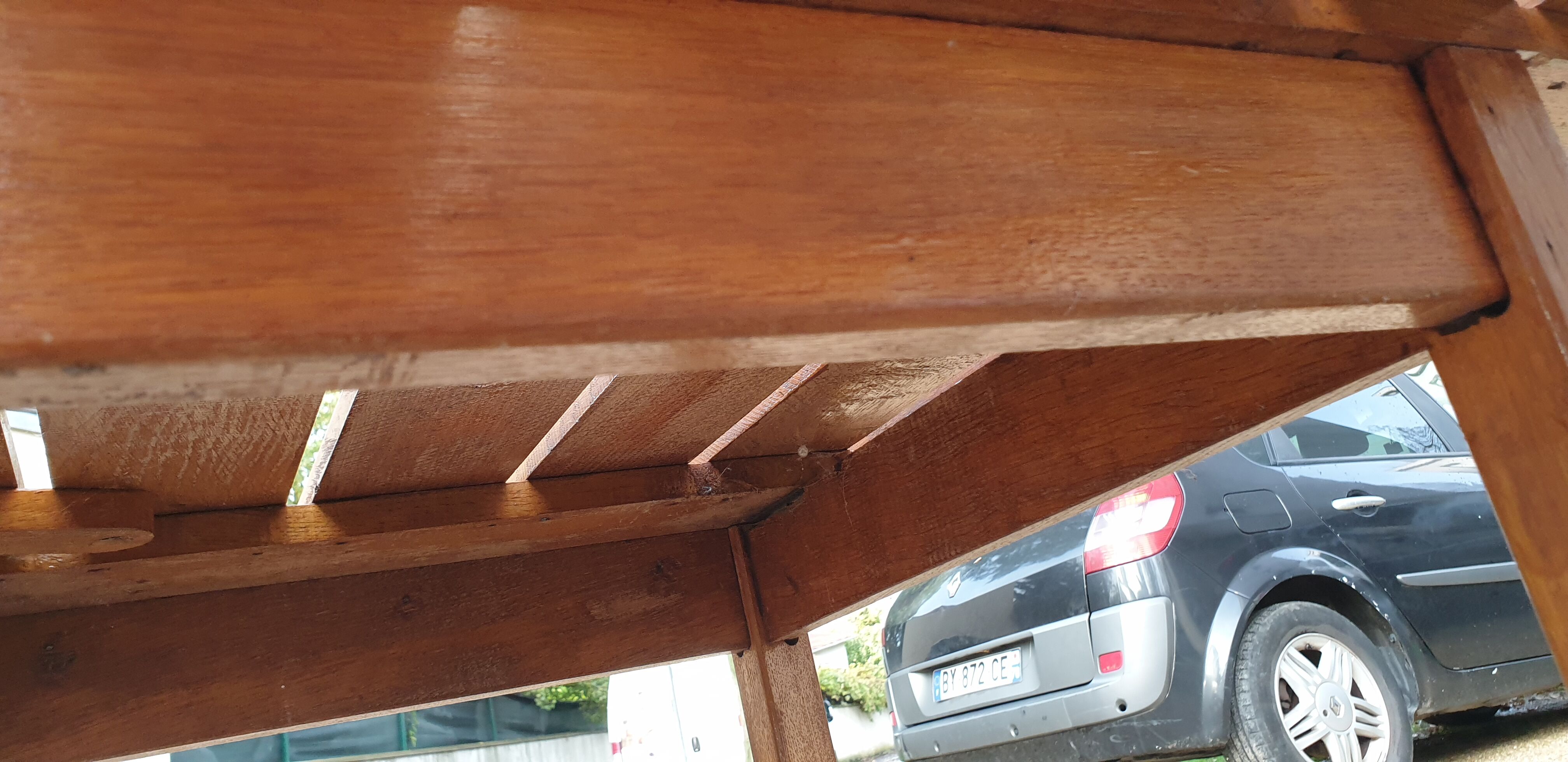 Round table of swing terrace