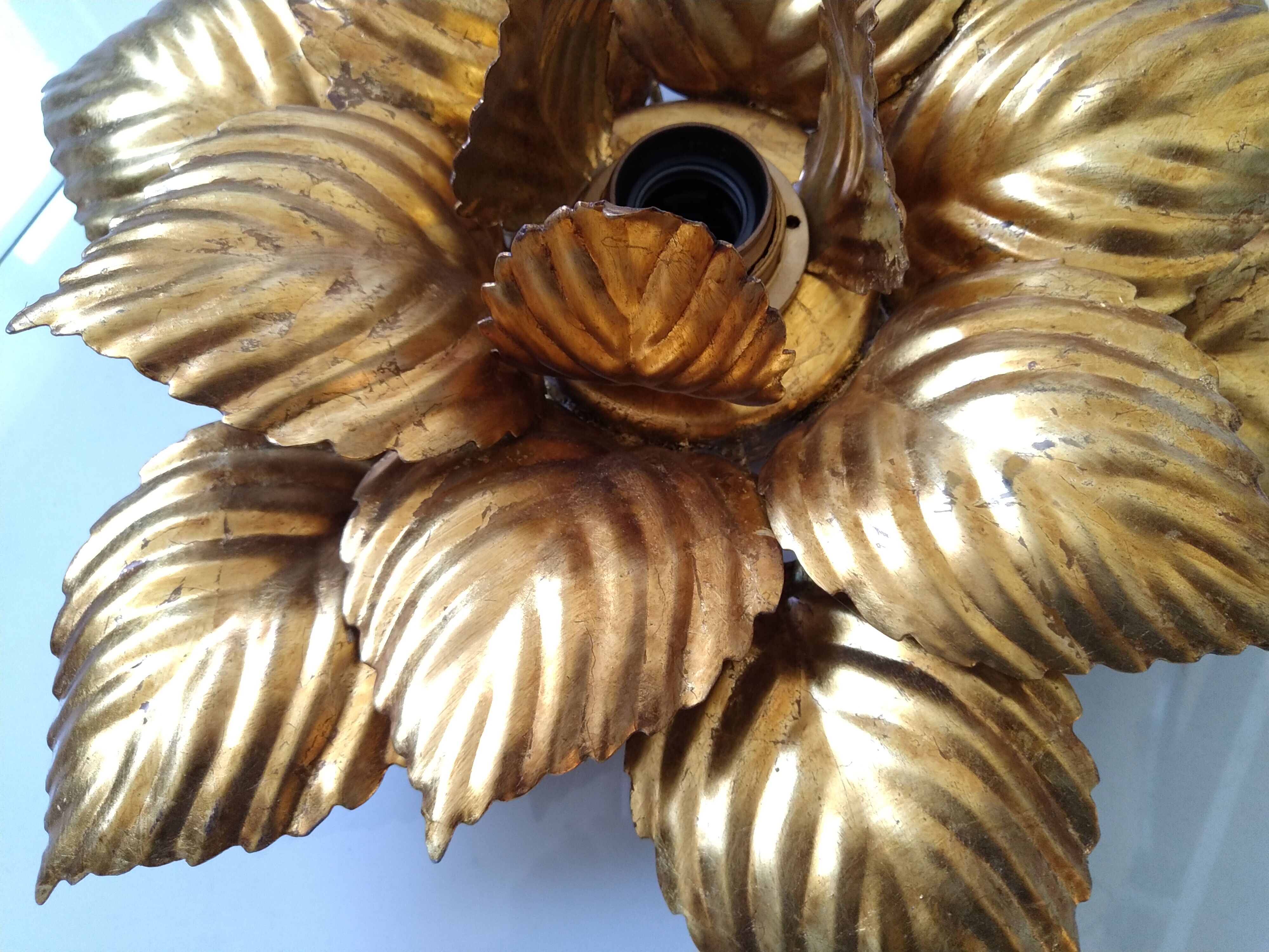 Flower masca ceiling