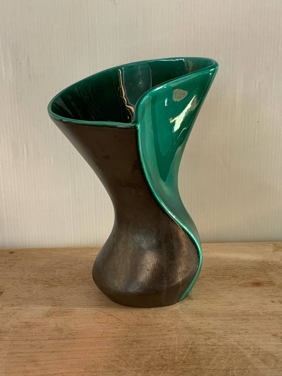 Vase en céramique noire et verte, 1950