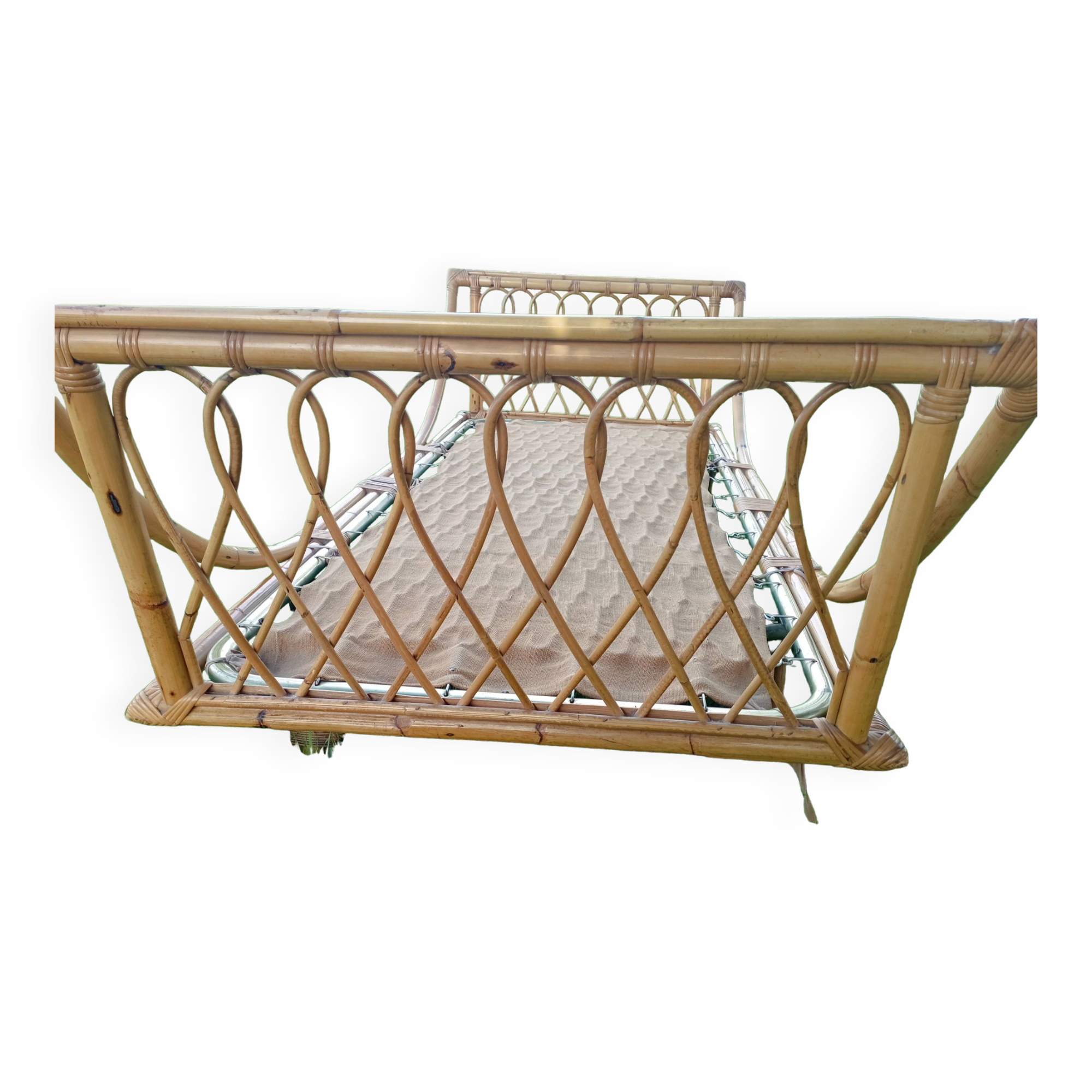 Rattan bed