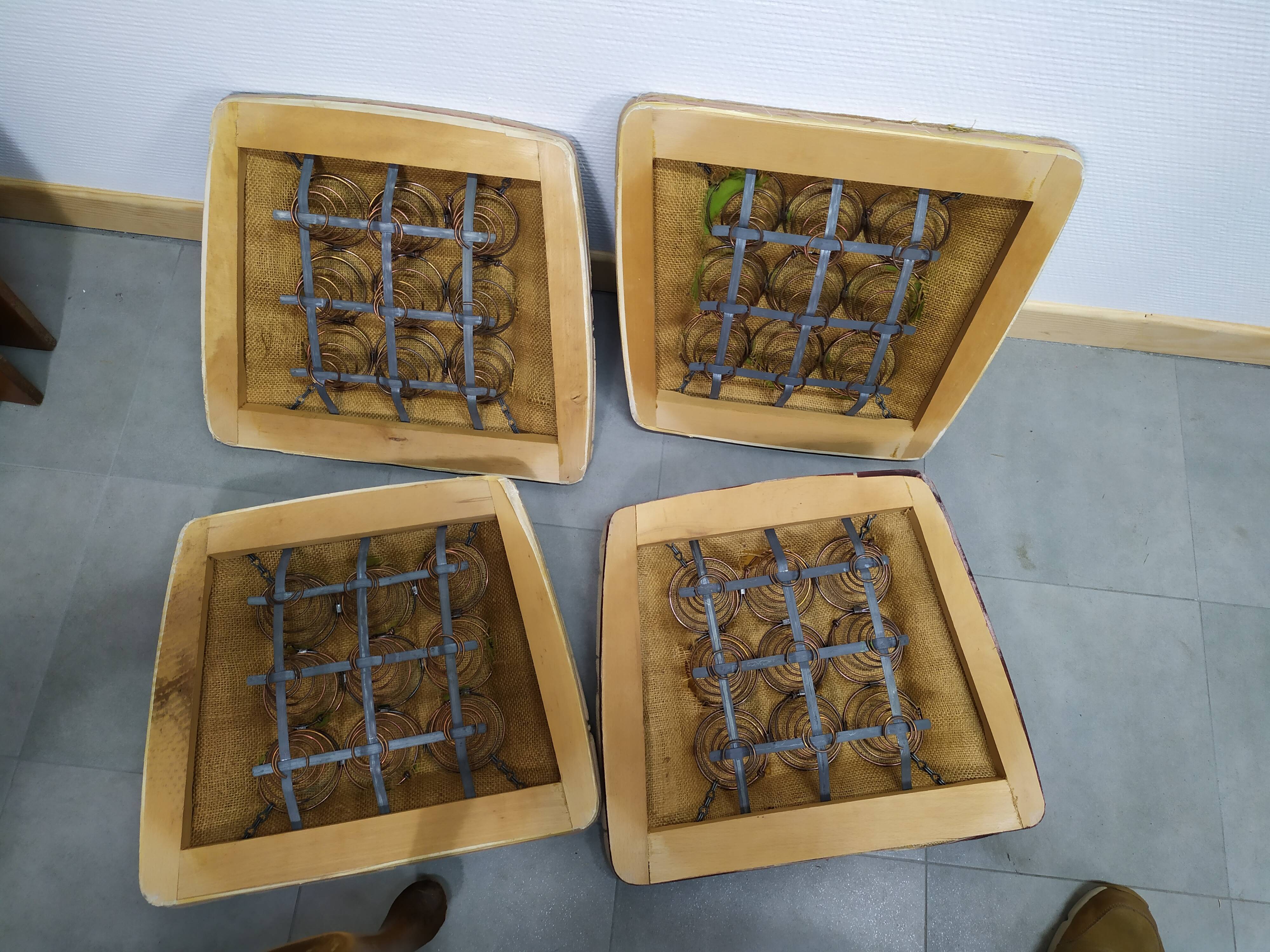 Set of 4 wooden chairs cannage and seat spring