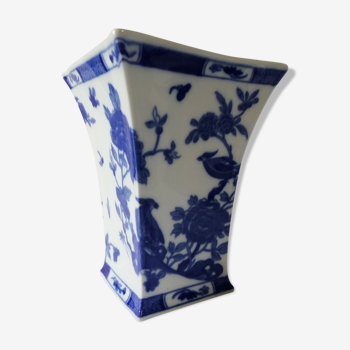 Bernardaud vase in Limoges with white blue Chinese decorations
