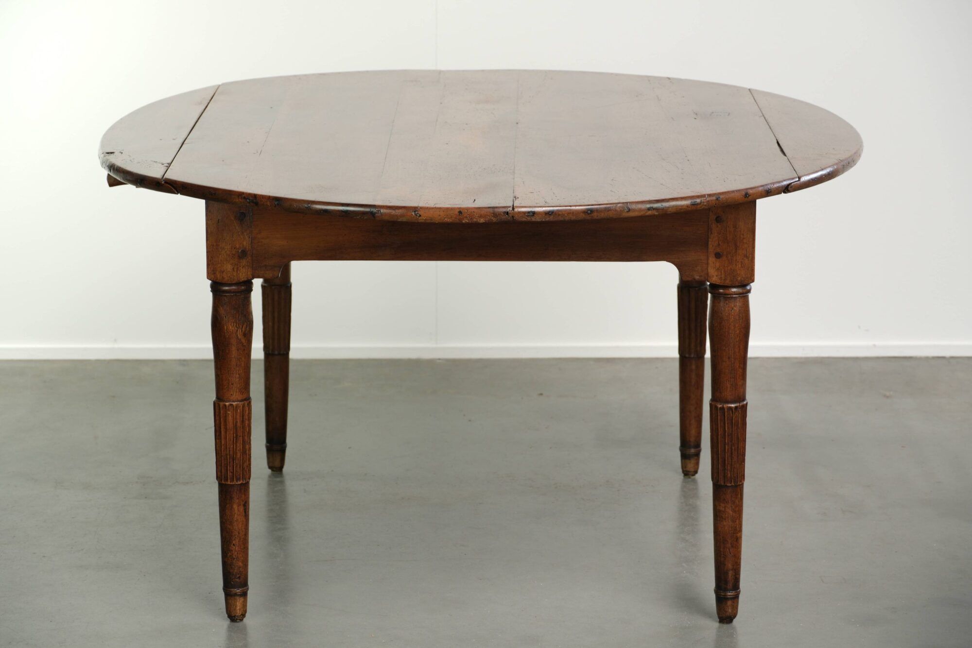 Table de ferme antique française ovale/ronde du 19ème siècle