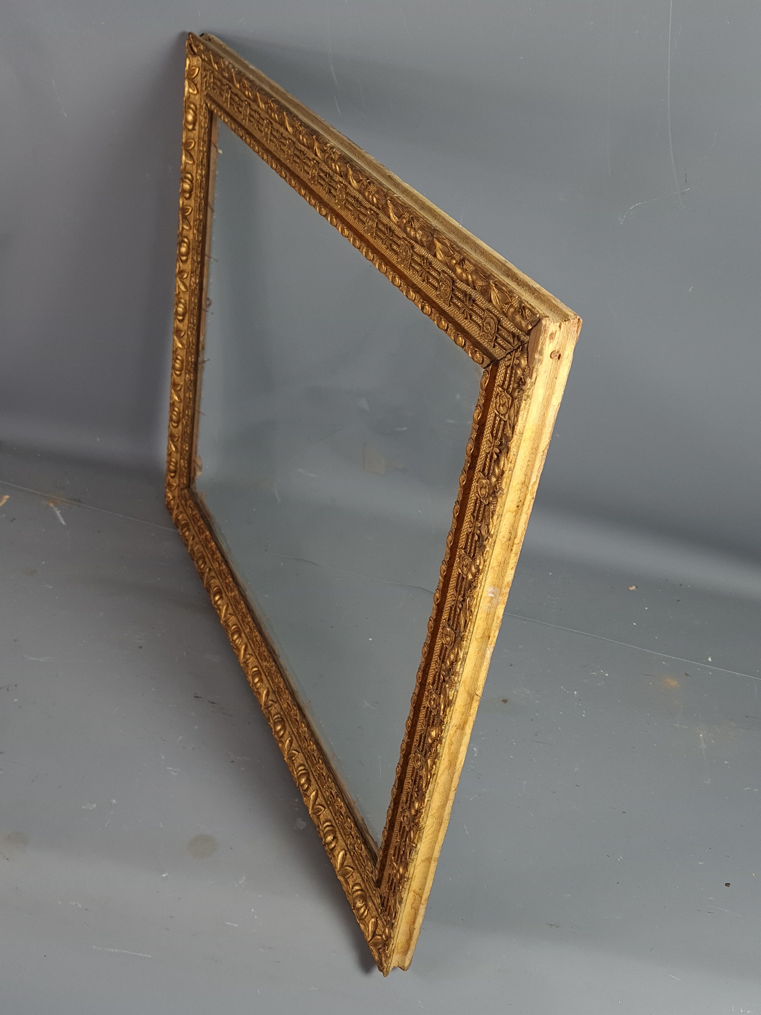 Old frame gilded stucco wood 56x46.5 cm, foliage 50.4x38.4 cm + old glass SB