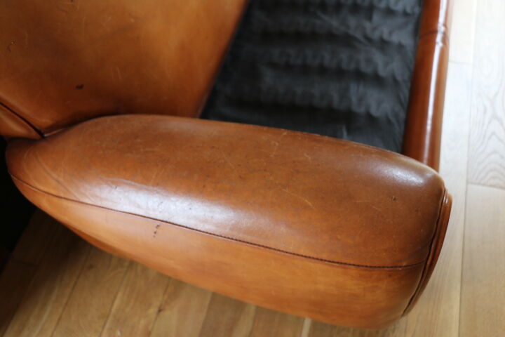 Classic club sofa leather swarthy