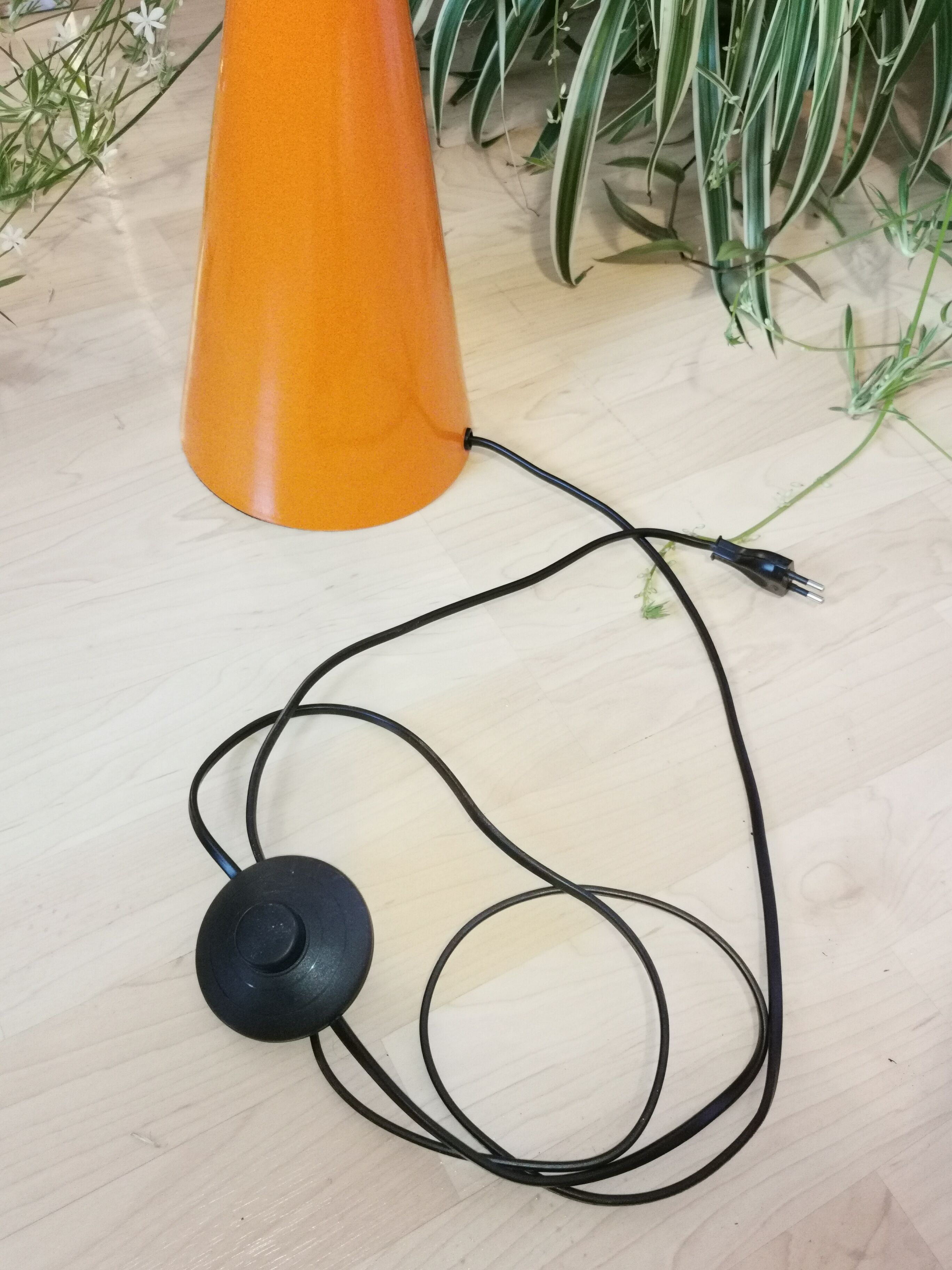 Lampadaire orange sablier postmoderne 1980