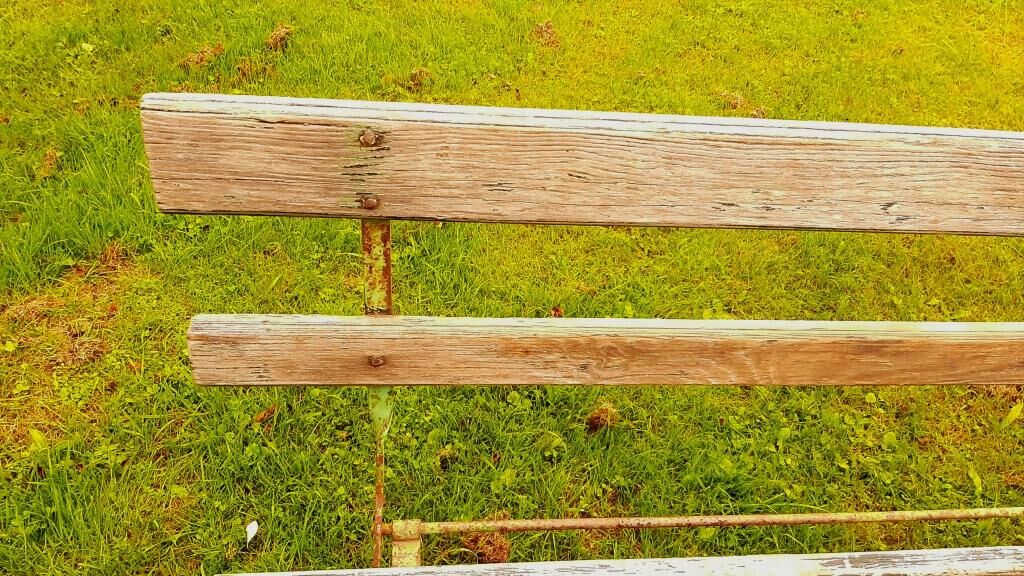 Folding garden bench