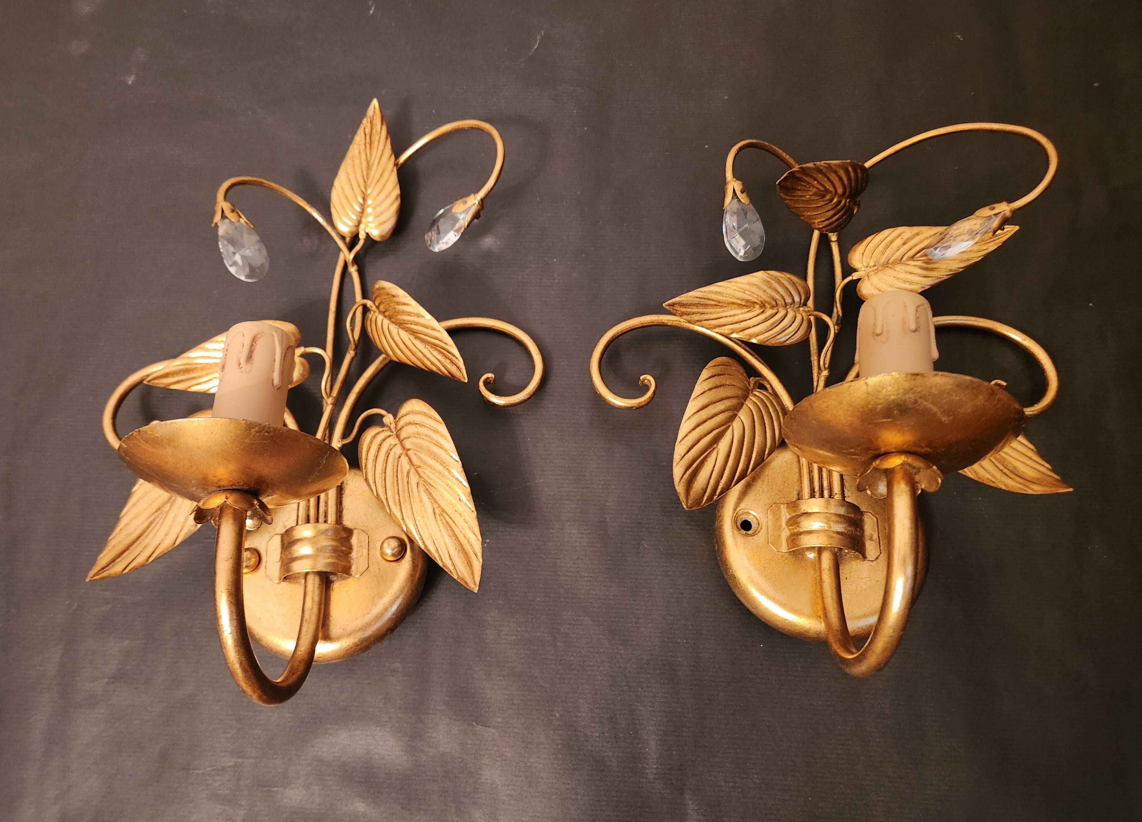 Shabby Wandlampe vergoldet Blattgold Kristallelemente Hollywood Regency 70s